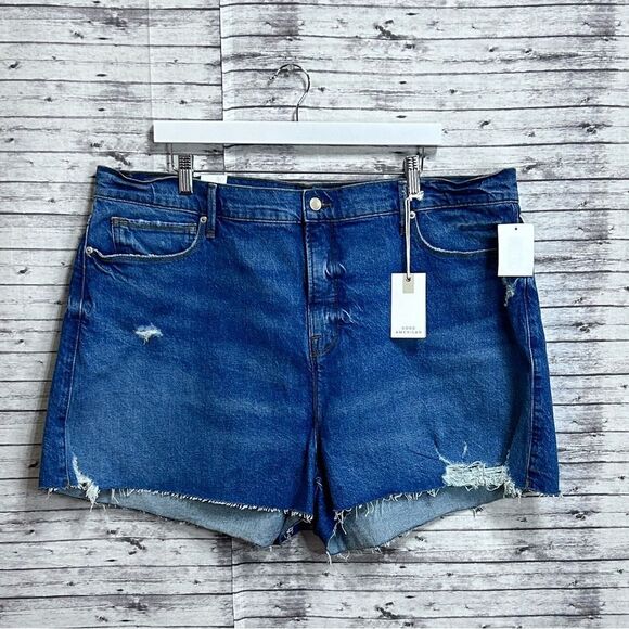 Good American Good 90’s Short Blue Denim Shorts NWOT size 16 - Picture 2 of 8